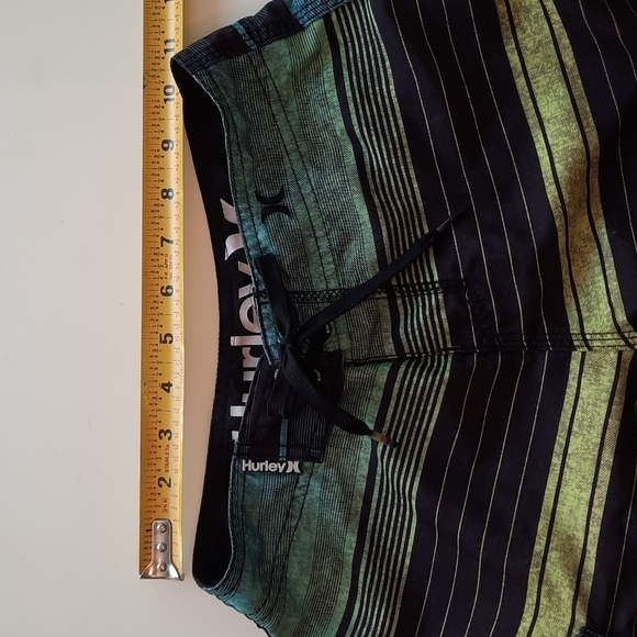 Hurley waist 24 black striped swim boardshorts - Picture 9 of 10